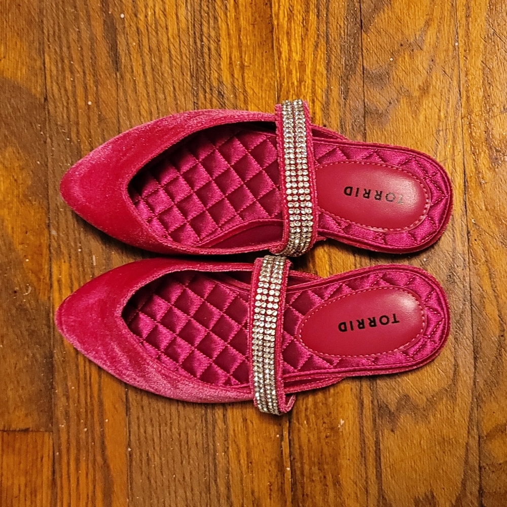 Torrid hot pink velvet slide with rhinestone detailing